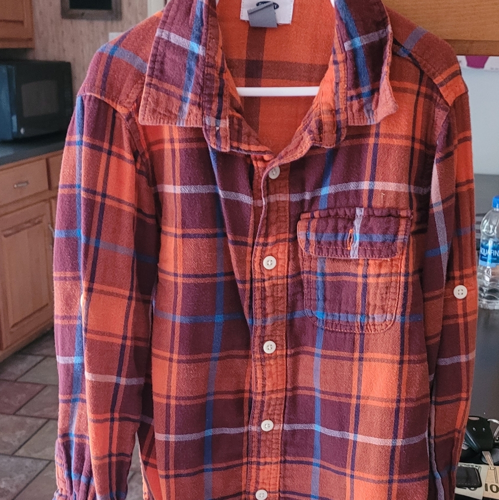 Old Navy size small button up shirt.